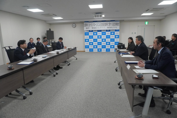 会議室での協定締結の様子