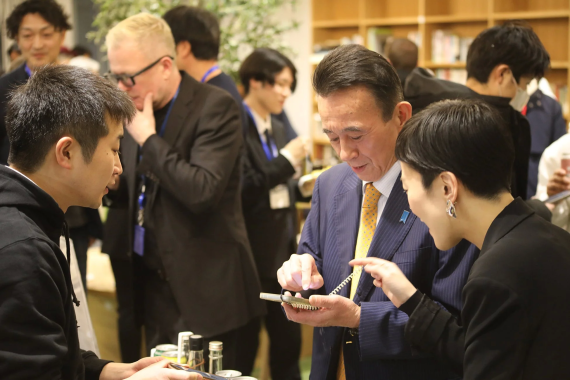 イベント参加者の交流風景