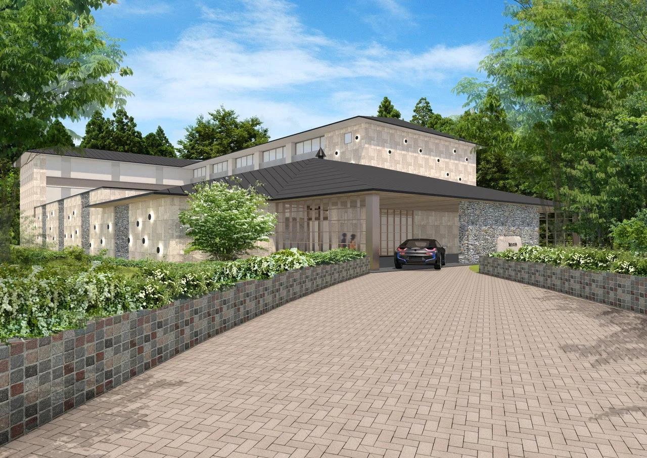 緑豊かな自然の中の現代的な建物と和風エントランス