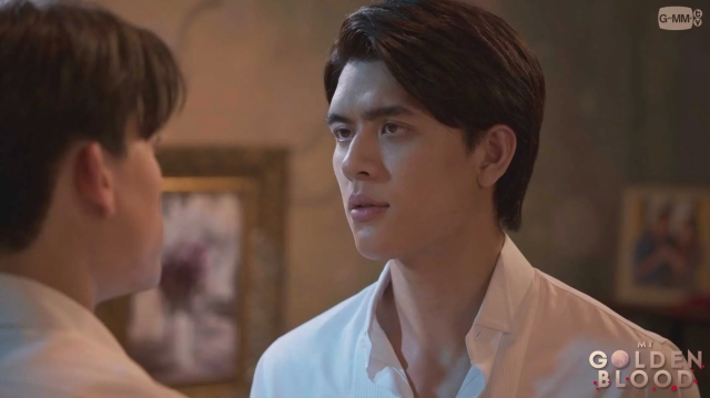 真剣な表情で見つめ合う二人の男性