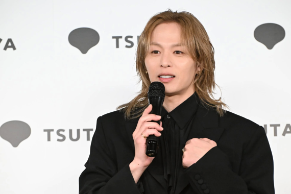 スピーチをする新木宏典さん